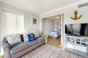 Pelican Cove SBC 105