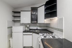 Apartments with parking space Kavran, Marcana - 14109