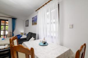 Apartments with parking space Kavran, Marcana - 14109