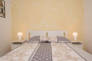 Apartments with parking space Palit, Rab - 4970