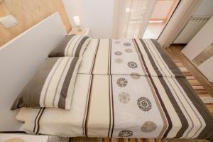 Apartments with parking space Palit, Rab - 4970