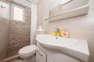 Apartments with parking space Palit, Rab - 4970