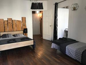 B&B / Chambres d'hotes Chez Franck et Sandra , plein centre ville, 1 er etage : photos des chambres