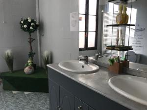 B&B / Chambres d'hotes Chez Franck et Sandra , plein centre ville, 1 er etage : photos des chambres