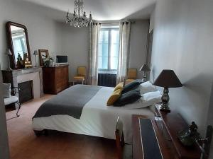 Maisons de vacances Gite Benais, 6 pieces, 10 personnes - FR-1-381-543 : photos des chambres