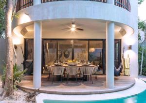 Casa Kuk, stylish, Beach at 5 min, Pool, Concierge