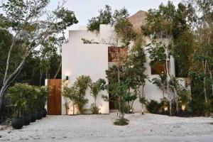 Casa Kuk, stylish, Beach at 5 min, Pool, Concierge