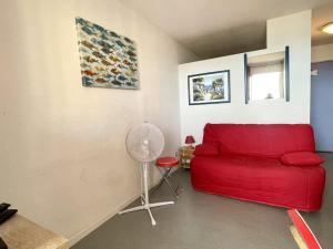 Appartement avec Piscine et Terrasse Proche Commerces - FR-1-748-15