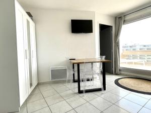 Appartement rénové avec piscine commune, 4 couchages, climatisé, wifi, terrasse vue mer - FR-1-748-3