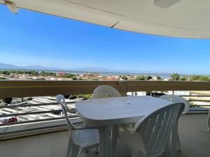 Appartement 2 chambres avec piscine et terrasse, à 50m de la plage - FR-1-748-9