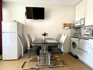 Appartement 2 pièces avec parking, WIFI, et climatisation - FR-1-748-14