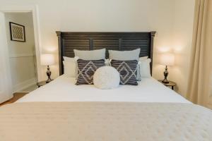 Historic Revival King Bed Midtown Memphis 70 Fast WiFi Free Parking Yes Pets
