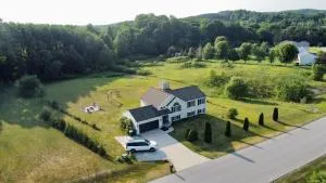 Dream Palace with HOT TUB-Game Room-Fire Pit-5BR-3BA - Lake City