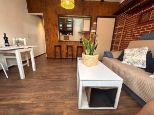 Alquilaencanarias Medano Lugar de encuentro