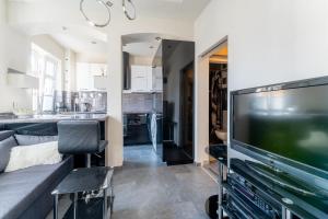 Apartament Ale Antresola! - 4 osobowy przy ratuszu z parkingiem - Space Apart - 3-star hotels in Jelenia Góra