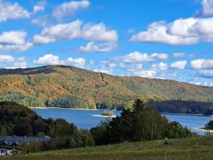 Willa Diana- z panoramą jeziora i gór w Polańczyku