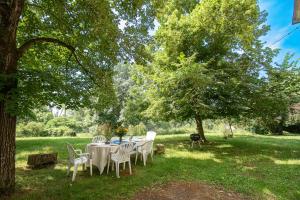 Maisons d'hotes Maison de Maitre avec Grand Parc arbore clos de murs : photos des chambres