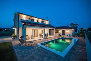 Villa Cicibella with heated pool 150 meters from the beach - by TA Leut Agency
