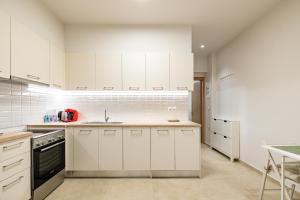 Renovated 1st-floor apt-close to the park