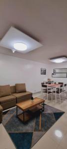 TRP16 - Cozy 2BR Townhouse near Clark Airport, Aquaplanet & Dino Island