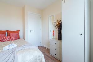 Host Wise - Fantastic Contemporary Flat w Balcony