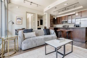 Downtown 1br w gym pool nr Lady Bird Lake ATX-187