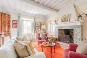 Villa Birdsong, among the Woods in Camaiore