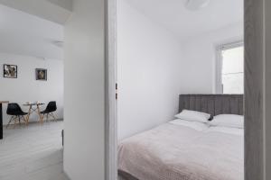 Bright Studio Chorzów for 4 Guests 1,6 km to Silesian Stadium by Renters