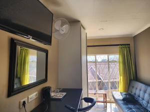 SOUTHY INN BY THE LAKE