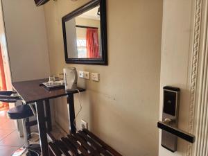 SOUTHY INN BY THE LAKE