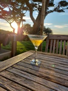 Flat 1 High Tide House, Mortehoe - beautifully designed ground floor flat with sea views and garden