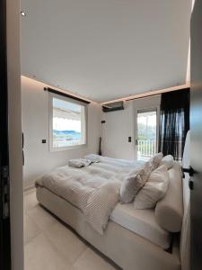 Lagonisi Luxury apartment 2 by the sea