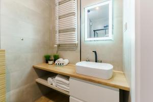 Apartament Azure Pearl przy plaży - Darmowy Parking