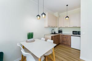 Apartament Azure Pearl przy plaży - Darmowy Parking