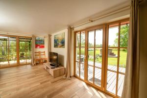 Namelis ant kranto - Alaušo Salos