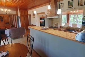 Maisons de vacances Maison sur un terrain boise proche de Rocamadour. : photos des chambres