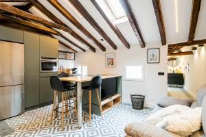 For You Rentals Ap TEMPORAL Rastro Madrid-Cascorro FCG94