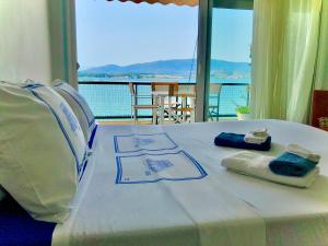 Marine Apartment with sea & port view!