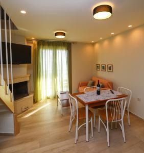 East & West Seaside Apartments