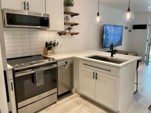 Luxury Downtown Telluride - Creekside Condo - Walk to Chair 7!