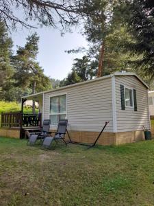 Campings Chalet et mobil homes dans la montagne au Camping les Sapins : photos des chambres