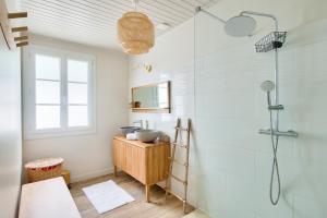 Maisons de vacances Modernite et ambiance sereine au Bois Plage en Re, : photos des chambres