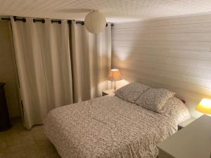 Rez de villa avec terrasse vue mer