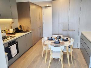 Modern&cozy life in Sky Garden 5min from station