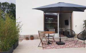 B&B / Chambres d'hotes Le Jardin de Moulis - Maison d'hotes au pied des Pyrenees, Ariege, Saint Girons : photos des chambres