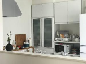 空港まで車で15分〜ビーチまで徒歩1分〜海沿いの野鶴居