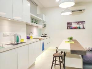 Deluxe suites 3, 1BR, 2-5 pax, Netflix, Georgetown