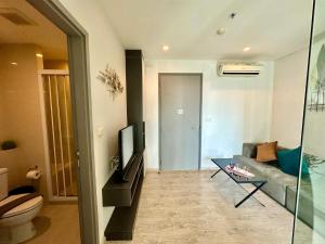 Best Location Condo with swimming pool, gym, sauna, washing mashine, Fast internet in Central of Pattaya