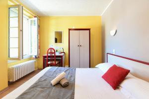 Hotels Logis Hotel La cremaillere : photos des chambres