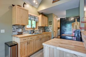 Lakefront Cabin on Secord Lake | Sleeps 6